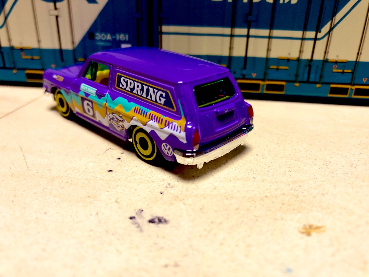 porschegmbh's tweet image. #ホットウィール  #HotWheels #type3  #variant HWスプリングアソート タイプ3バリアントをイージーにディテールアップ
灯火類のみペイント
このキャストは持ってなかったので素材としてたすかる
積載の向きが気になる💭👀✨