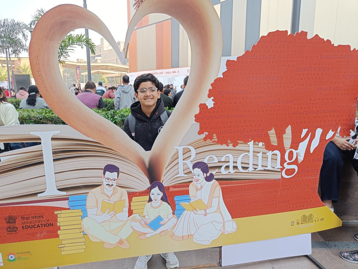 MohdAsim1's tweet image. Day spent at #worldbookfair2024 . Among other books, Arhaan picked up Manto. Bada sukoon mila 
#EssentialReading