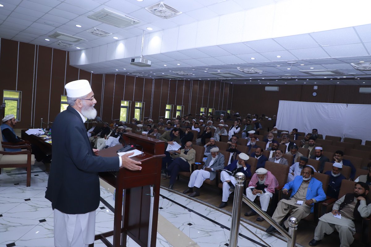 JIPOfficial's tweet photo. لاہور - امیر جماعت اسلامی سراج الحق مرکزی مجلس شوری کے اجلاس سے خطاب کر رہے ہیں۔ اجلاس میں دھاندلی زدہ انتخابات کے بعد کی صورتحال اور حکمت عملی پر غور کیا جا رہا ہے۔ https://t.co/RUX3UOJ3Yv