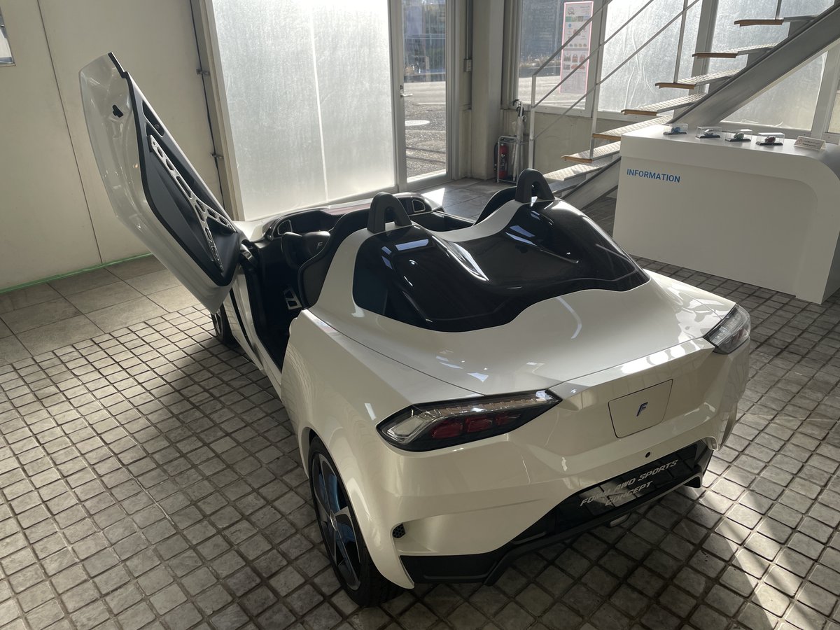 mfillustrated's tweet photo. FOMM本社に展示されているAWD Sport Concept。軽自動車より少し大きいサイズで4輪それぞれにインホイールモータを装着。これは乗ってみたい。間違いなく楽しいですよね、コレは!(MZW)
#MFi #FOMM https://t.co/xjTlsnGmNp