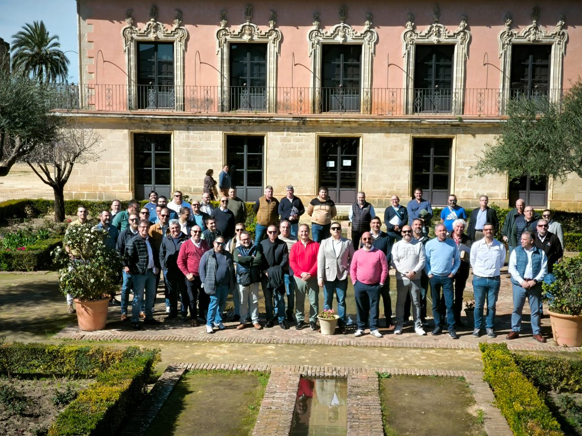 FAAT_Andalucia's tweet photo. Hoy se ha celebrado en #Jerez la 46 edición de la Asamblea de Presidentes de la Federación Andaluza del Taxi.
#Andalucía
#taxi https://t.co/fyWx4L1Ar4