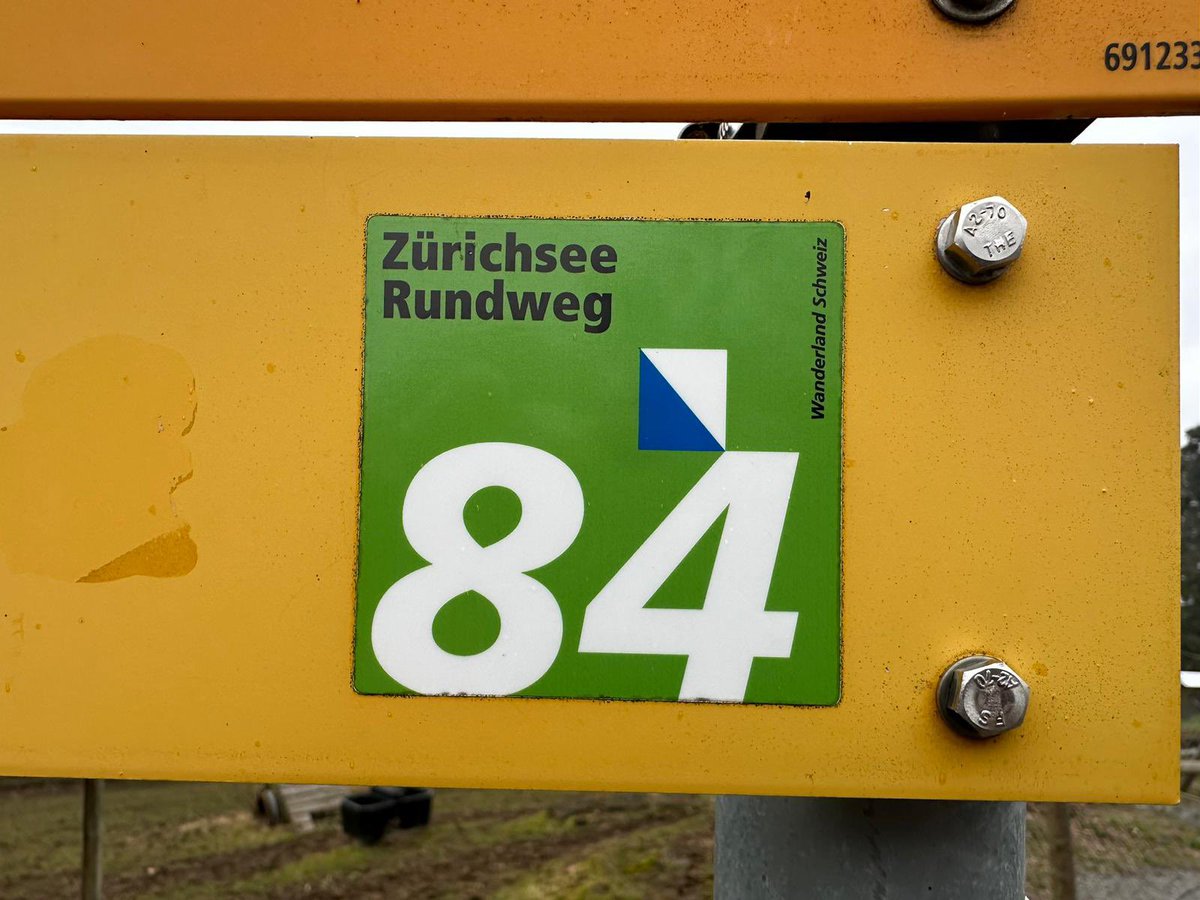 UferiniNein's tweet photo. Um den Zürichsee gibt es die wunderschöne Route 84. Die Uferinitiative mit Kosten von über 500 Millionen braucht es nicht. Wir wollen bestehende Zugänge ausbauen und aufwerten. Weitere Informstionen zur Route 84: 

https://t.co/IkkbXvFqJl

#Züriseegnüsse #UferinitiativeNein https://t.co/GQWewarAjM