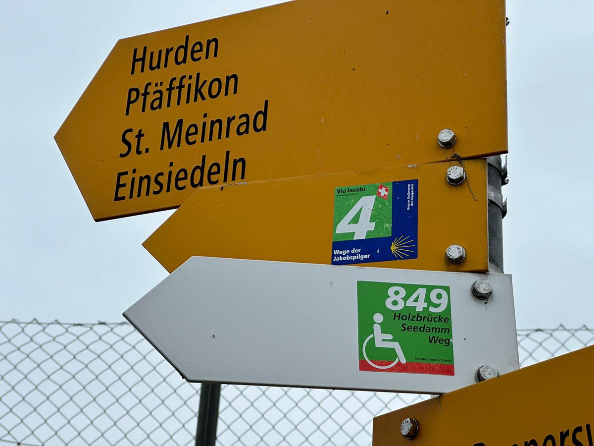 UferiniNein's tweet photo. Um den Zürichsee gibt es die wunderschöne Route 84. Die Uferinitiative mit Kosten von über 500 Millionen braucht es nicht. Wir wollen bestehende Zugänge ausbauen und aufwerten. Weitere Informstionen zur Route 84: 

https://t.co/IkkbXvFqJl

#Züriseegnüsse #UferinitiativeNein https://t.co/GQWewarAjM