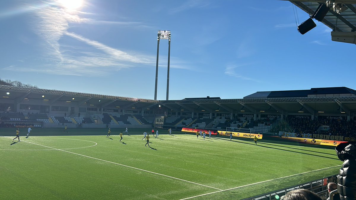 SuperAldi's tweet photo. Finfin vårkänsla i cuppremiären på Bravida! Givetvis ytterst tillfällig, men ändå..

Apropå cupen. 
Kommer ni ihåg när cupen försökte sig på målintervjuer i direktsändning? Undrar vem som kom med den idén, oerhört väl att vi inte har kvar det. https://t.co/dbImRgDe6c