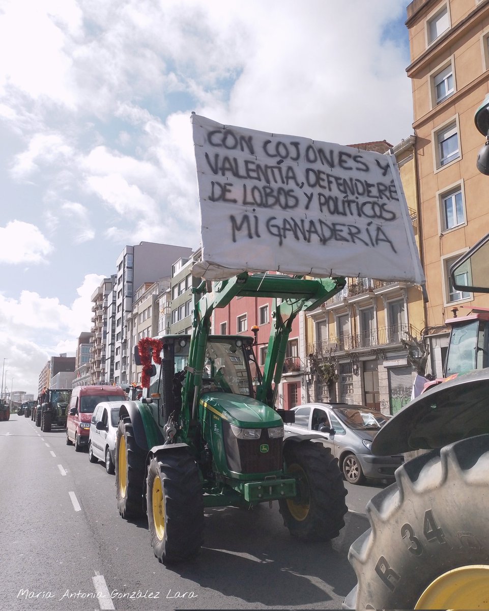 Tractorada Manifestación 'El campo de Cantabria se moviliza'. Fotos y videos 👇
( facebook.com/share/p/HRPojL… )
#16Febrero #Manifestacion #Tractorada #AgricultoresDeCantabria #ElCampoNoSeVendeSeDefiende #GanaderiaDeCantabria #ElCampoSeDefiende #Santander #Cantabria