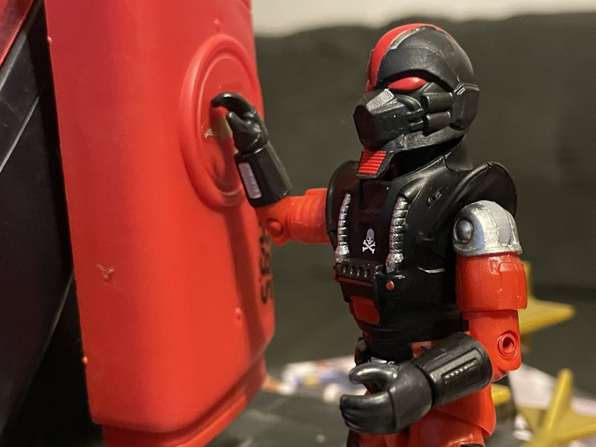 dtkordish's tweet image. “Now this - this is more like it. Sleek, elegant, responsive, feels perfectly natural. A much more suitable substitute as I await my #Roboskull MKII to reach completion. MARS Industries builds remarkable machines”
#Skeletron #WolfTrooper #ActionForce #GIJoe #oring