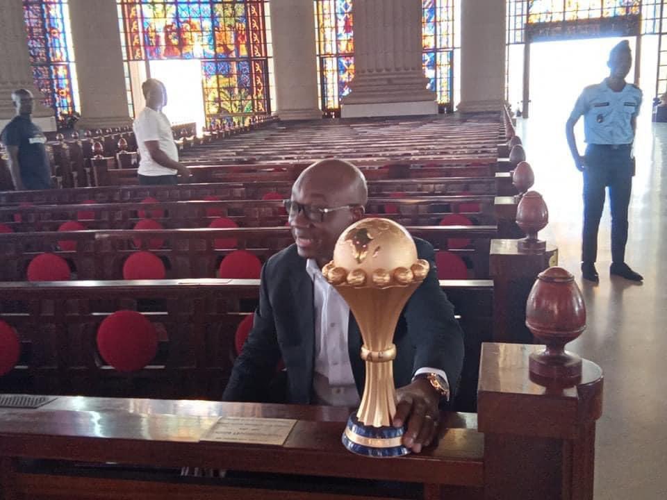 Cotedivoireoff_'s tweet photo. Pendant ce temps à Yamoussoukro https://t.co/KuKxUPiqCU