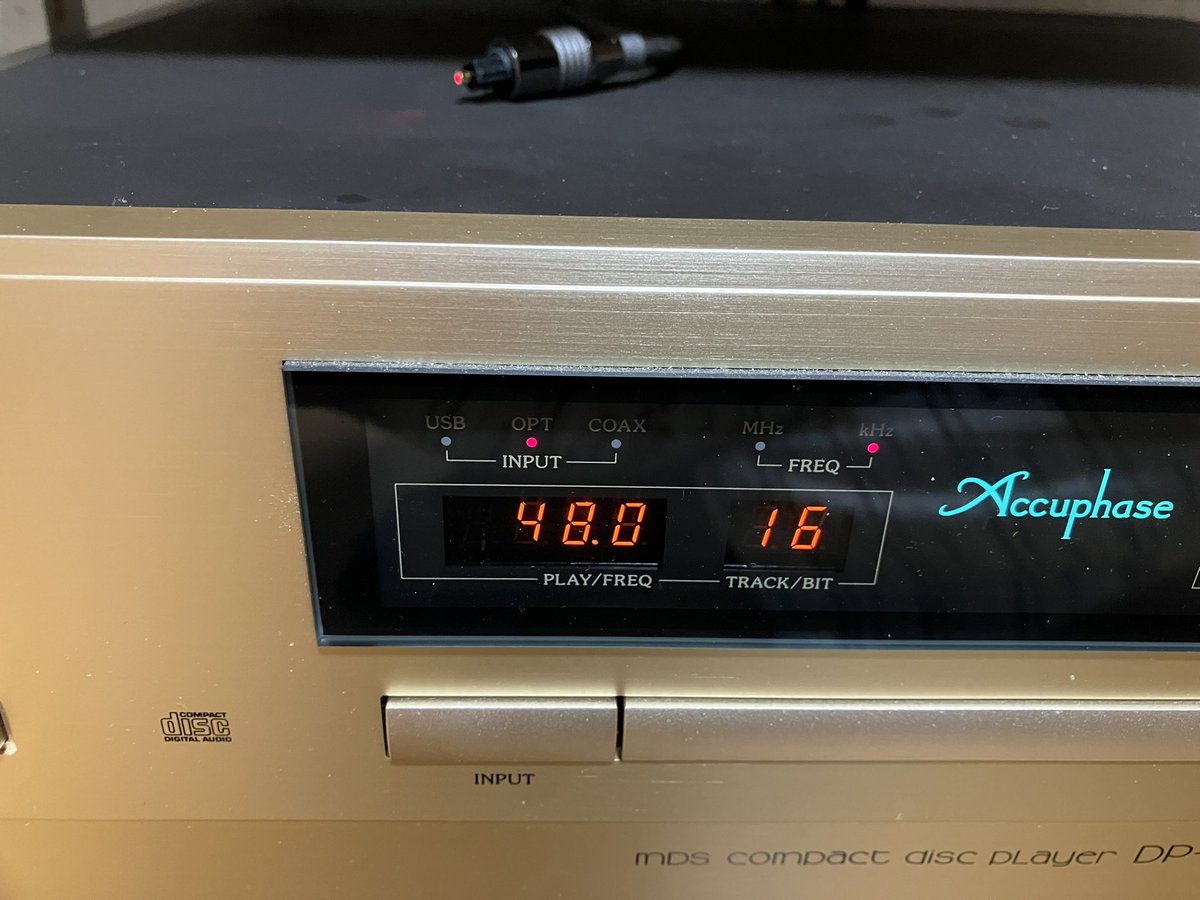 G32B1's tweet photo. 我が家ではMUSIC BIRDチューナーの光デジタル信号出力を #Accuphase DP-450で受けてアナログ信号変換しております。MUSIC BIRDが今月末で終了しますので、代わりにBluetoothの光デジタル出力をDP-450で受けることを考えてます。試しに接続してみました。低音のキレが増した印象です。
#DP450
#TSdrena https://t.co/8cE6Ahutns
