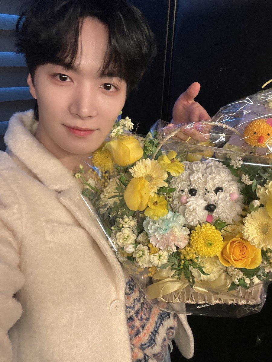 [#PHOTO] 
240217 #고백데이 📸 

쫑이와 함께한 달콤한 하루🍭 

&amp;U랑 보내는 시간은 항상 왜 이리 빠른지🥲 

종현이의 진심이 전해졌기를💙 

&amp;U 사랑해💛 

#KimJonghyeon #김종현