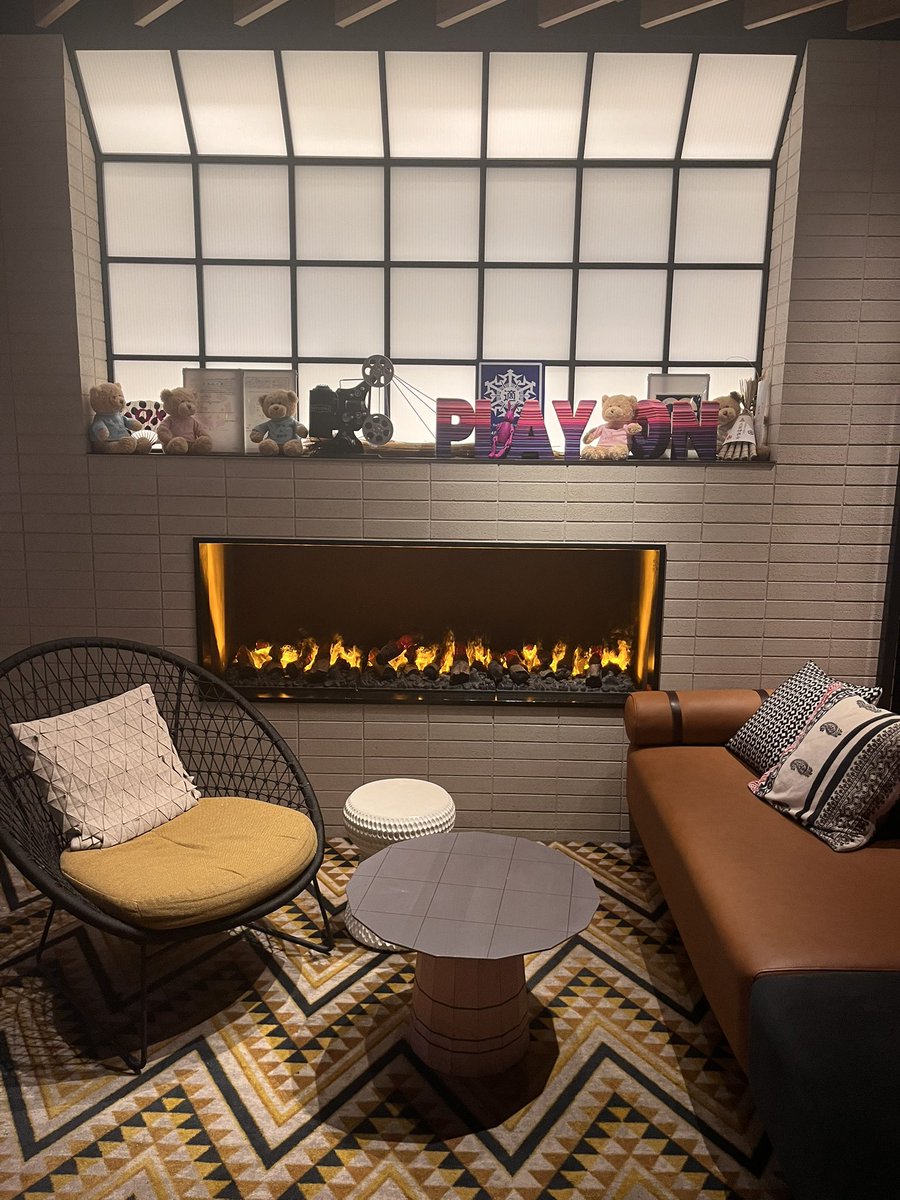 NotADimeAgain's tweet photo. First time staying at a Moxy brand. Impressed with the design. #MoxyKyoto #JapanWinter2024 #quirky #StayTwice1FreeNight #DoubleEliteNights #MarriottBonvoy https://t.co/4Qj7bFfRxl