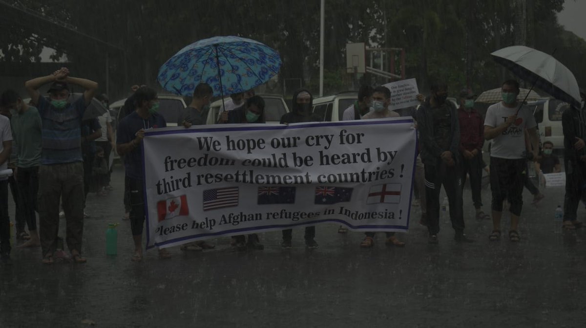 zhrans753's tweet photo. UNHCR AND IOM INDONESIA ARE NOT HELPING REFUGEES.THEY NEVER GIVE AN ANSWER  TO REFUGEES INSTEAD ALL THEY SAY ARE EXCUSES THAT DOESNT MAKE SENSE!
#End12YearsInLimbo_Indonesia https://t.co/GGHFsOTE8X