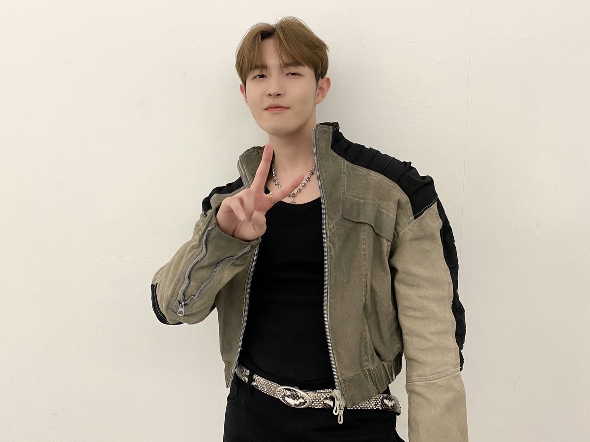 KJH_officialtwt's tweet photo. [#째니의발자국🐾] 2024.02.17 31주년 한터뮤직어워즈 2023

Favorite Vocal Performence 수상을 축하합니다🏆 감동적인 보컬로 윈드 마음 홍수 내고💦 멋진 퍼포먼스🕺로 윈드 심장 터질 뻔❤️‍🔥

#김재환 #KIMJAEHWAN https://t.co/taJfetkhxw