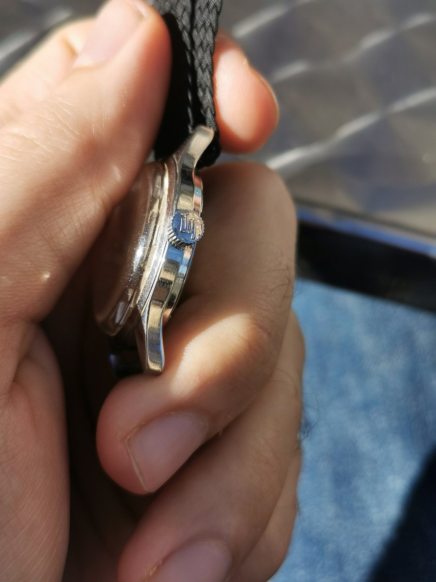 BelleMecanique_'s tweet image. Les trouvailles du jour ✨

Une belle #LIP calendrier mécanique tout acier avec couronne signée ce qui est plutôt rare !

Et une belle boucle #Certina en cadeau de la part d'un ami collectionneur 💞