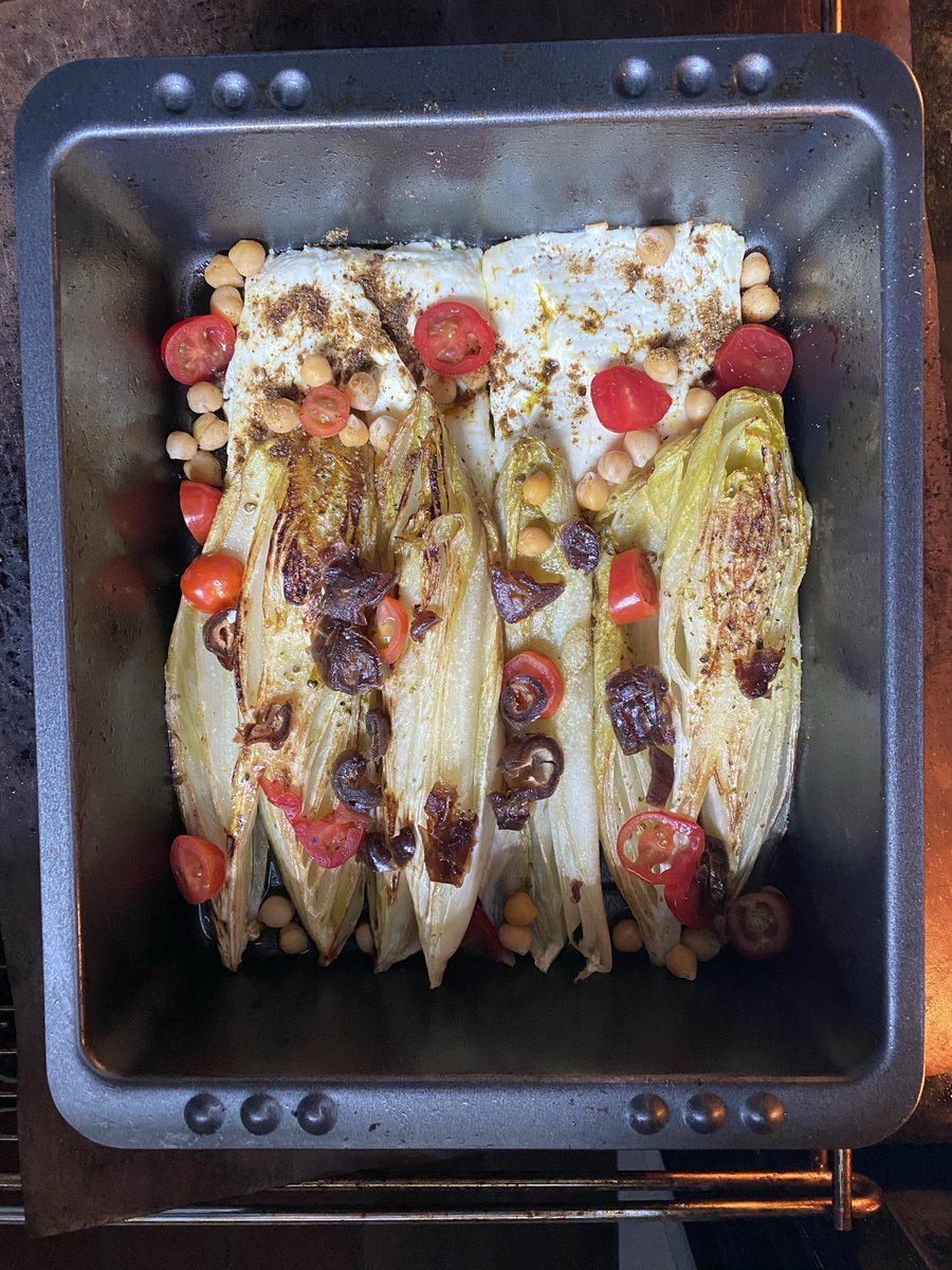 Annabaesle's tweet photo. #KeinKantinentweet
#HerrGrün
#HerrGrünkocht
Geschmorter #Chicoree mit #PestoMarrakesch - es war wunderbar,so fein, wie erhofft.
@HerrGrünkocht
Alleine das Pesto, ein süß-pikanter Traum. https://t.co/4bYbgSdxzI