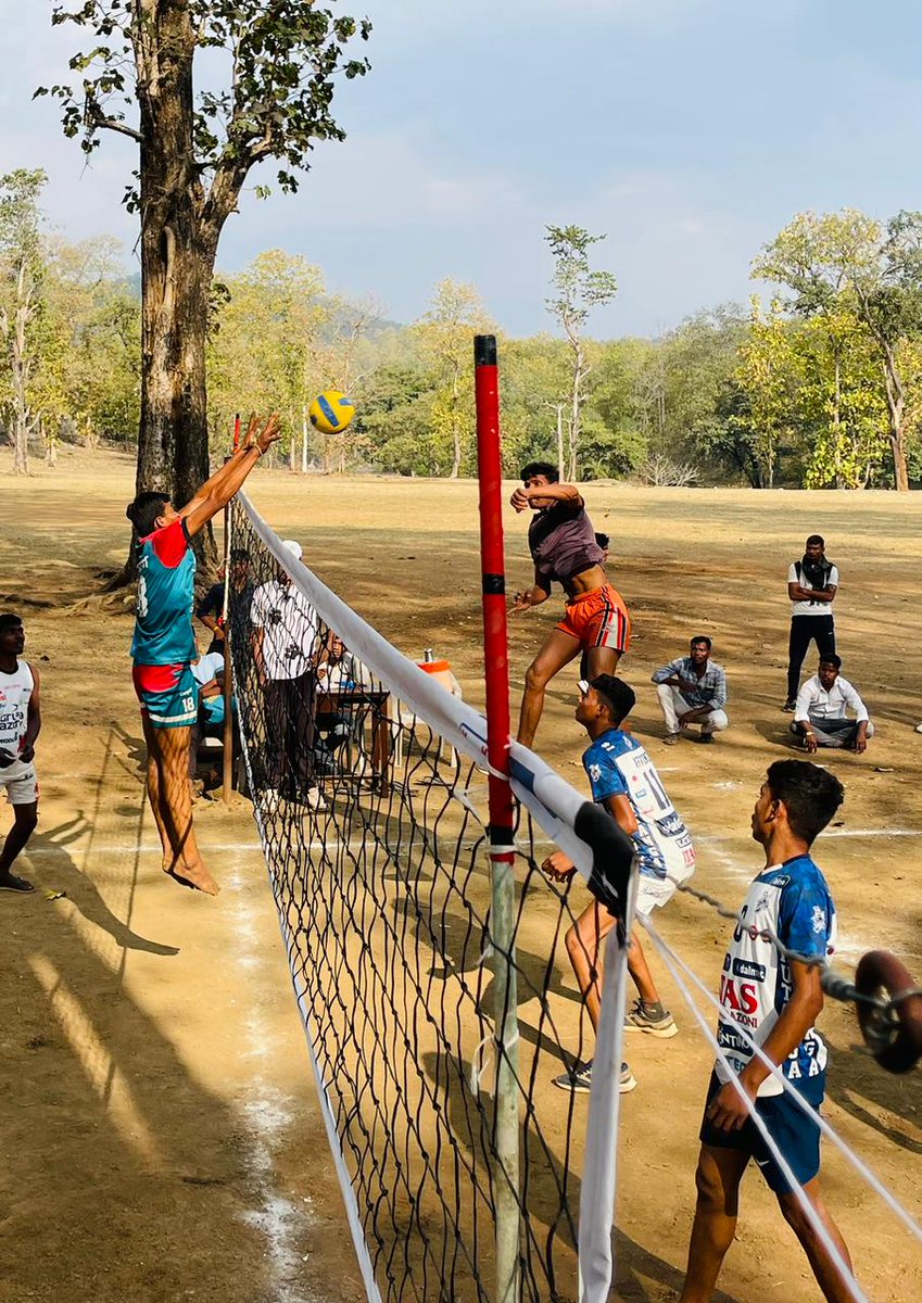 Sports Fighting Forest Fires..? Volleyball matches kicks off in Semadoh, uniting Local Tribal communities to preserve & celebrate 50 years of #MelghatTigerReserve. 🐅 Let's Cheer for both Sports and Conservation! #50Years #GoldenJubilee