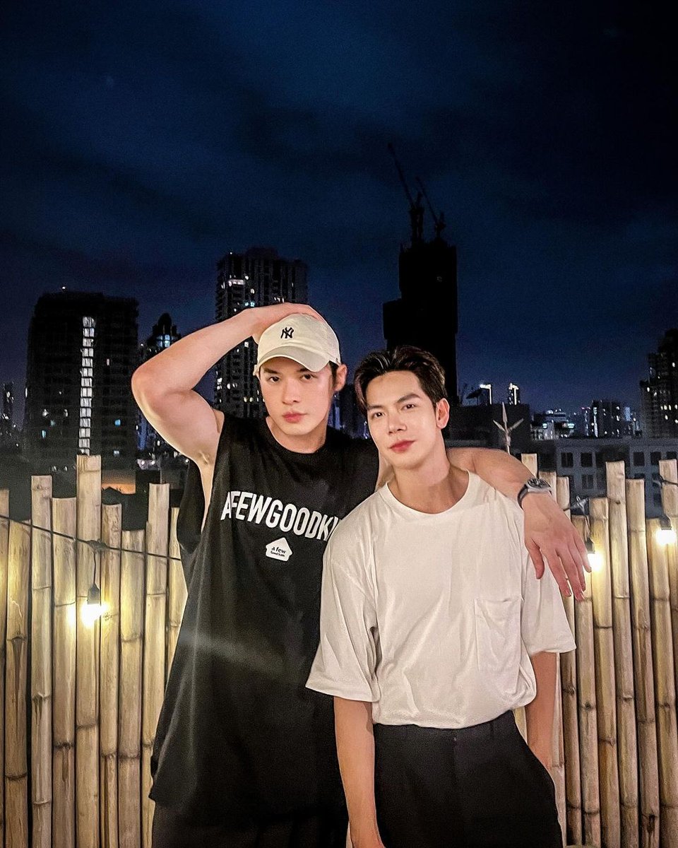 HAPPYTIME108's tweet photo. ไถเฟสละก็เจอความทรงจำ ไม่รู้มีใครทันคู่นี้มั้ย #LeoLucas #หมิงวั่ง 

ความเด็กยักษ์กับพี่ตัวเล็ก

ส่วนบิลลี่เบ้บคือ ความพี่ตัวโตกับน้องตัวเล็ก 

#BillyBabe #บิลลี่เบ้บ https://t.co/o6lAofbCjm