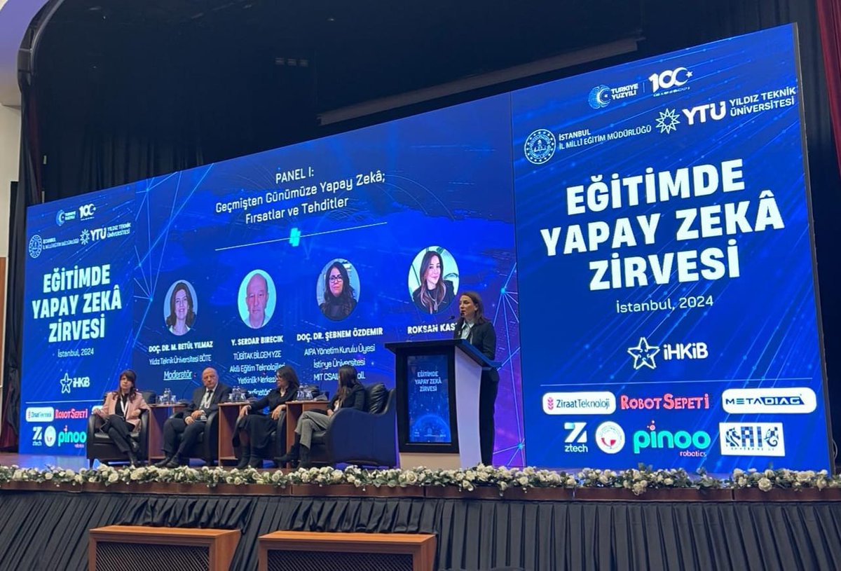 Bölümümüz Öğretim Üyesi Doç. Dr. Betül Yılmaz @mbetulyilmaz hocamız moderatörlüğünde 'Geçmişten Günümüze Yapay Zekâ: Fırsatlar ve Tehditler' paneli başladı. @YildizEdu @BoteYTU @sbkert @proftameryilmaz @mengindeniz #YapayZekadaLiderYTÜ #EğitimdeLiderYTÜ