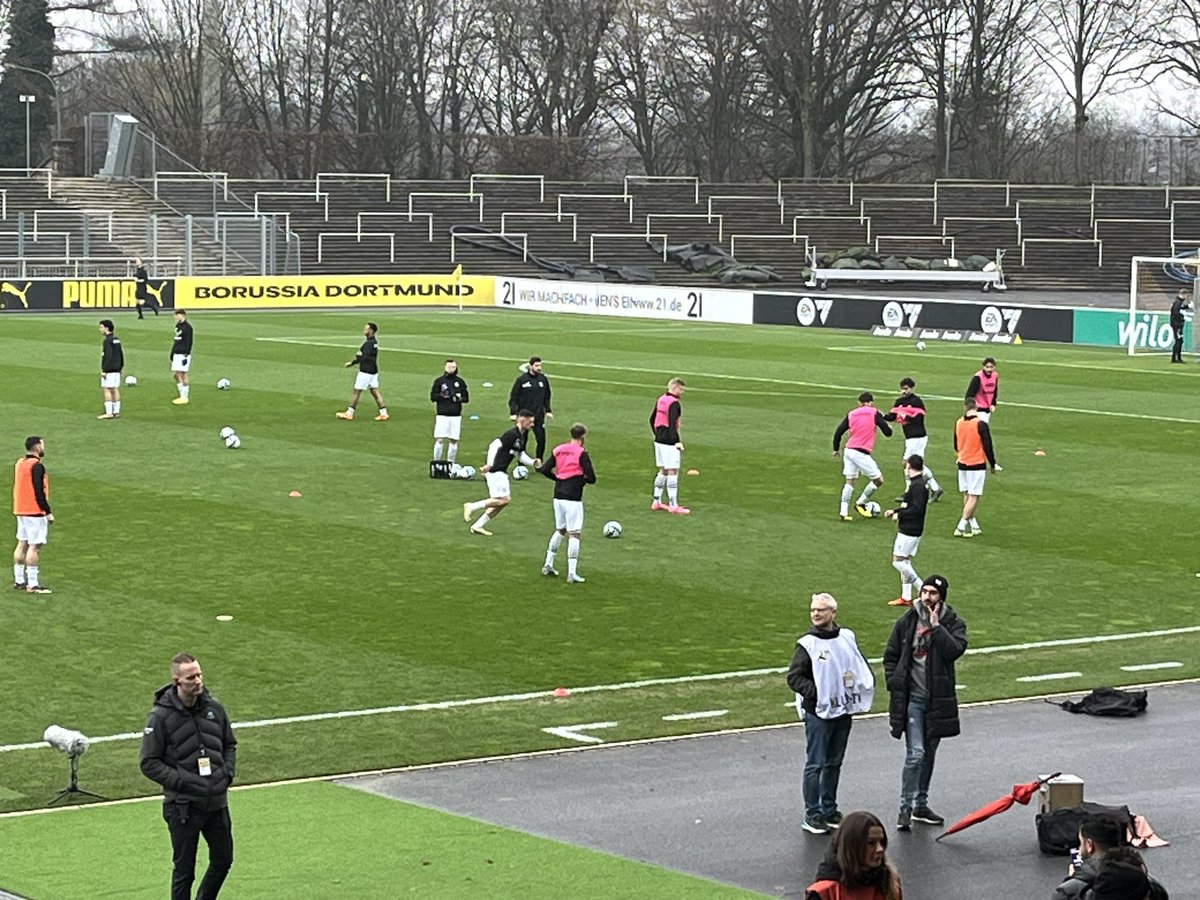 Vandaag staat @BVB II tegen @SCVerl op het programma in @3_liga. Bij Borussia Dortmund speelt Azhil (oud-RKC) en bij SC Verl zit Fein (oud-speler PSV en Excelsior) op de bank. #groundhoppen