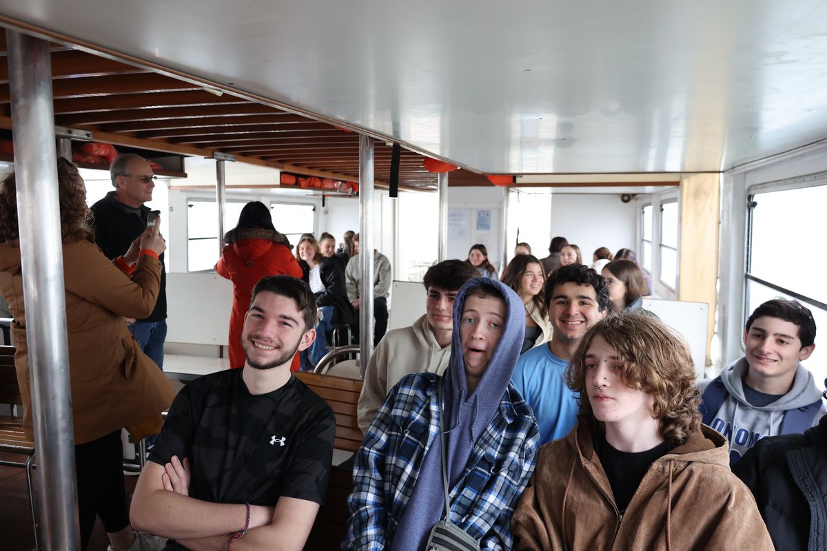 mrhsvpa's tweet photo. Off to Murano for a glass blowing experience! #monomoy @MonomoySchools @MonomoyLatin @miss_lee_shark
@cranberryteam @MonomoyMelinda @mrhsvpa #monomoyinitaly https://t.co/mP3qJWWMEV