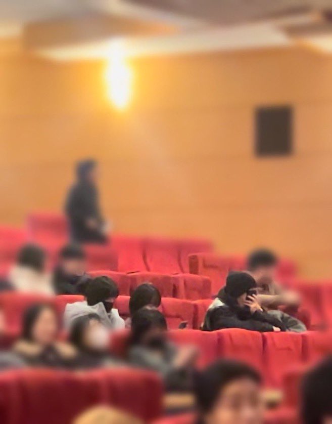 mzylvs_2's tweet photo. 230531 Sua watching Jinjin's musical with EunWoo, Rocky and Sanha
240128 Sua watching MJ and Jinjin's musical with Sanha and Yoojung
240217 Sua watching Eun Woo's JOTM fancon with MJ and Jinjin

**our little moon is always there to support the members too just like Binnie always does😭💜

#문수아 #엠제이 #진진 #차은우 #문빈 #라키
#윤산하
