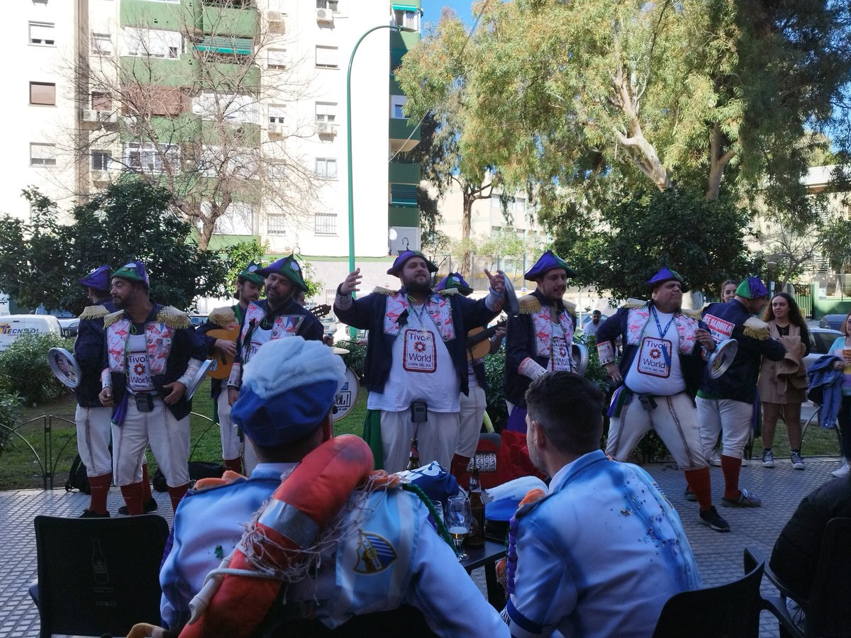 Seguimos con los compañeros de <a href="/murgalosmalagui/">Murga Los Máquina</a> en <a href="/NamNamPotiPoti/">Poti Poti</a>, aún estáis a tiempo, carnaval, buena comida, mejor ambiente y muchas sorpresas. <a href="/CarnavalMLG/">Carnaval de Málaga</a>