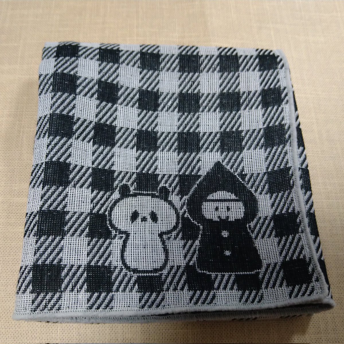 八文字屋さんで通販頼みました。
米織小紋のはんかちはインスタライブで見て黒色可愛いなーとなったので黒を頼みました。ノートカバーも欲しかったけど私が見た時はすでに売り切れてました。
100枚レターブックは買いそびれていたのでちょうど良かったです。
スタンプはこれを買おうと思っていたので。