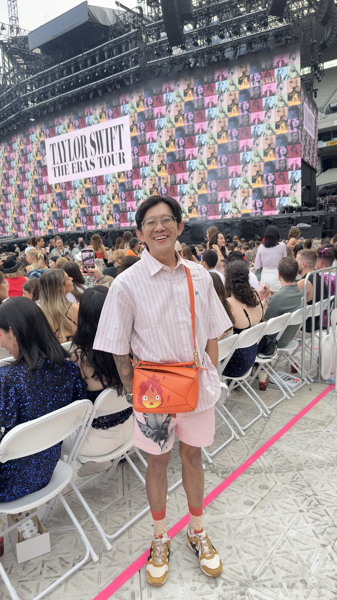 Hello, I can’t feel my legs and I couldn’t stop smiling. #MelbourneTSTheErasTour is just mindblowing 😭😭😭 

WE GOT GETAWAY CAR OMG 😭😭