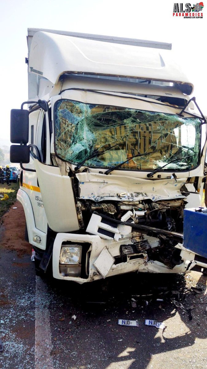 The Windscreen/ Windshield of Trucks - Meant to keep the driver inside and other objects outside the cabin! tinyurl.com/2bak8yg8 #ArriveAlive #WindshieldSafety #WindscreenSafety @Glasfitgroup