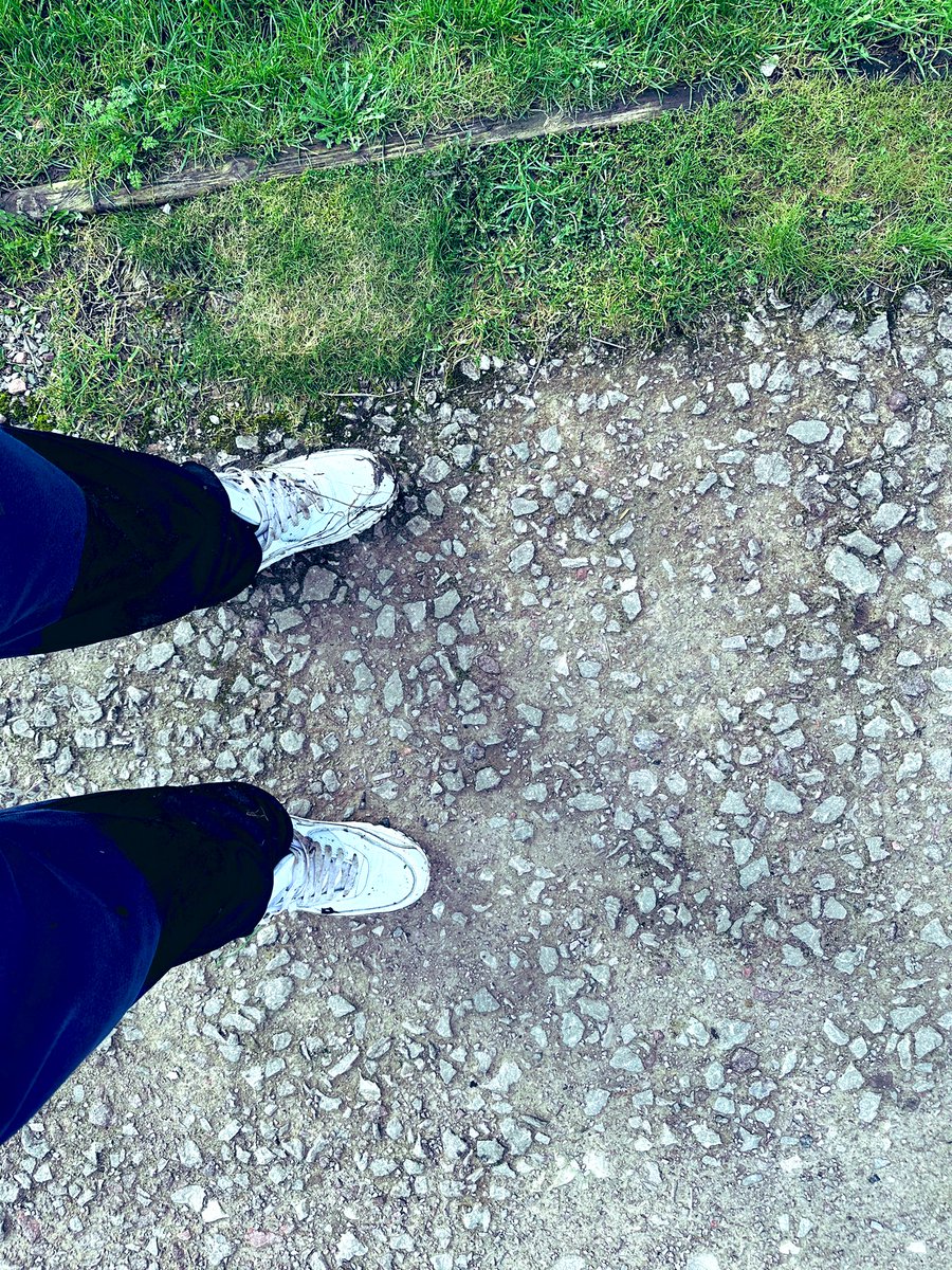 andy_mazey's tweet photo. Hugo: Dad can we have a game of footy on the front please? 

Dad: Ok mate, but if you kick the ball in the brook you’re going in after it……⚽️

Dad kicks football in brook 🙈

Mums gonna be happy when she gets home 🐾 https://t.co/gjzHVtmV9C