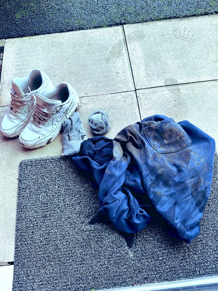 andy_mazey's tweet photo. Hugo: Dad can we have a game of footy on the front please? 

Dad: Ok mate, but if you kick the ball in the brook you’re going in after it……⚽️

Dad kicks football in brook 🙈

Mums gonna be happy when she gets home 🐾 https://t.co/gjzHVtmV9C