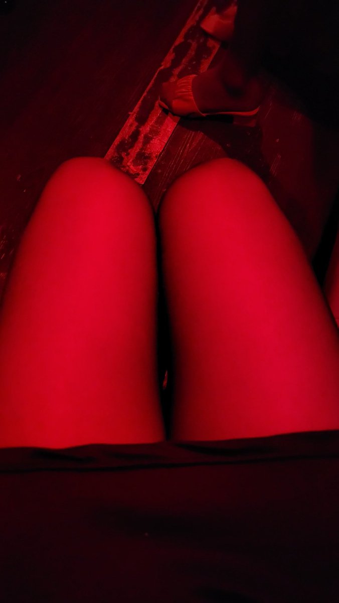 결국 제이 왔는데 완전 내향형이라 완전 쭈구리신세..ㅠ

#영등포제이 #여장 #시디 #시디바