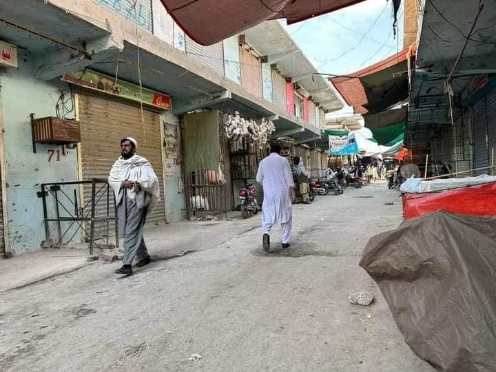 There was a complete shutter down and wheel-jam strike in Miranshah today against the attack on @mjdawar and @NDM_Official and against the rigging in North Waziristan. This is the first time a strike like this has taken place in N. Waziristan. Our people stand with NDM.