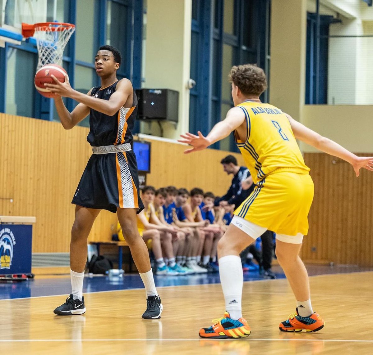 Retour en 📸 sur le match de notre pôle espoir Masculin qui était opposé à l’équipe de L’Alba Berlin JBBL 👀 

Première rencontre face à cette équipe et ce soir nos joueurs s’inclinent. 

——
#basketidf #berlin