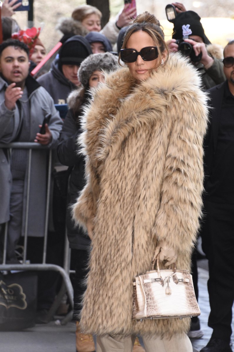 JLo Gallery NEW!! tweet media