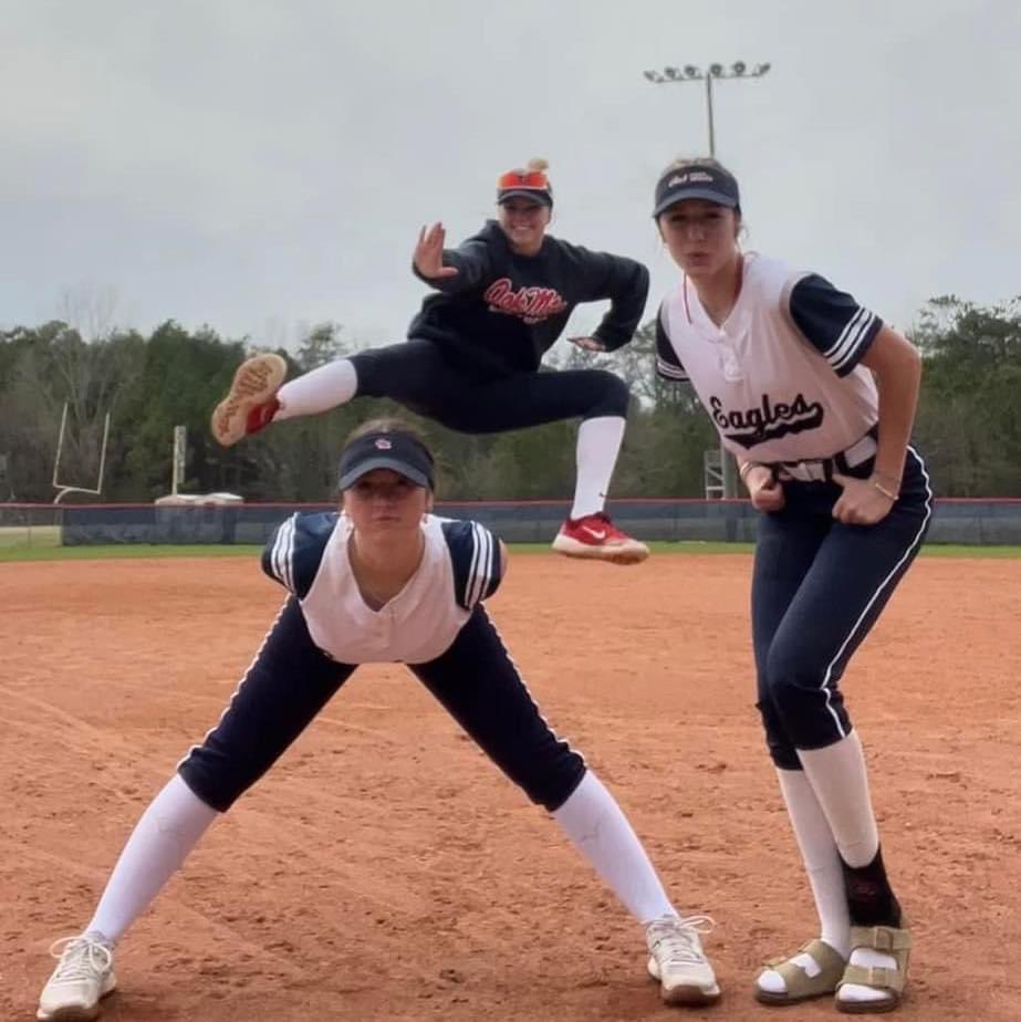 Pre game warm up <a href="/omhseagles/">Oak Mountain Athletics</a>