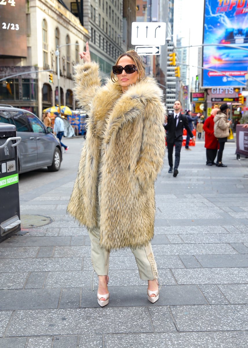 JLo Gallery NEW!! tweet media