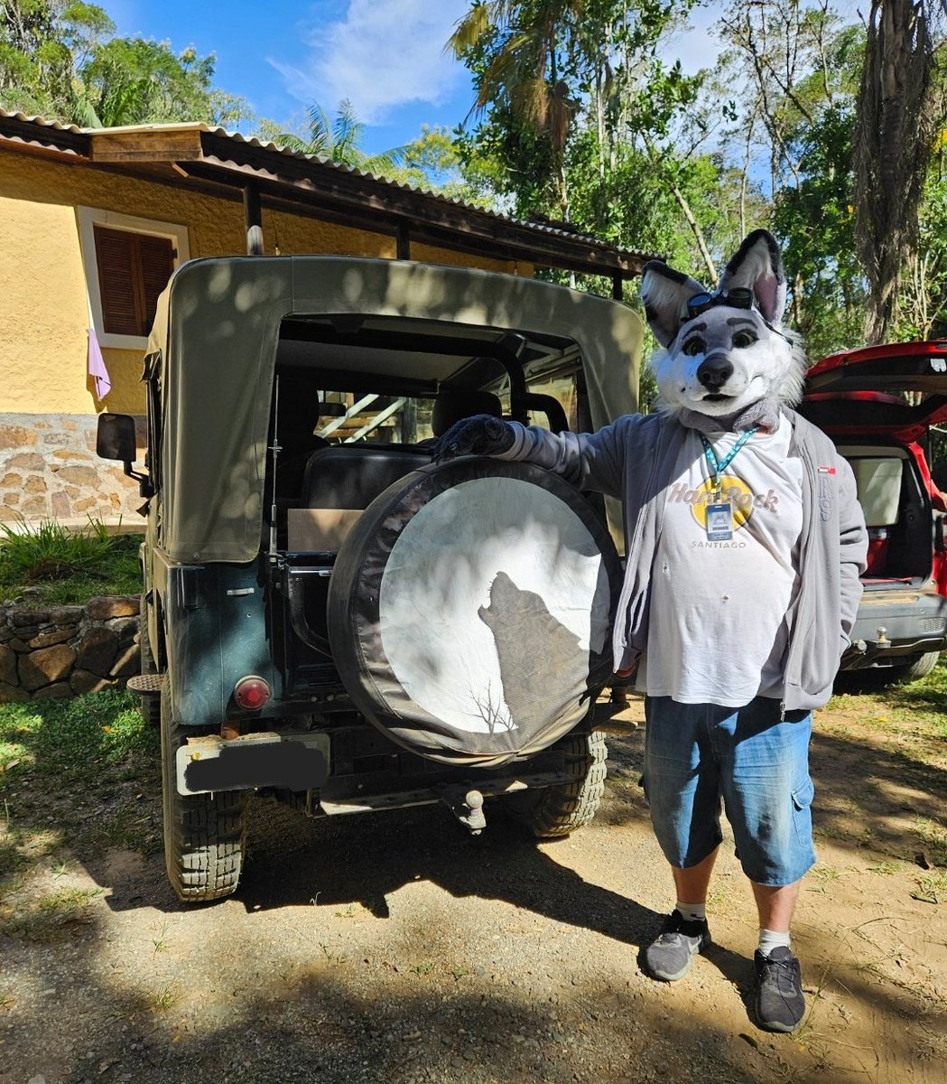 Friend's Jeep. And my old car fixing shirt. Hehehehehe Forgot to change......
Picture by <a href="/ghostyarting/">Ghostyarting</a>, <a href="/FurcampBR/">Furcamp 2026 | O Legado dos Corsarios 🏴‍☠️⛺</a>