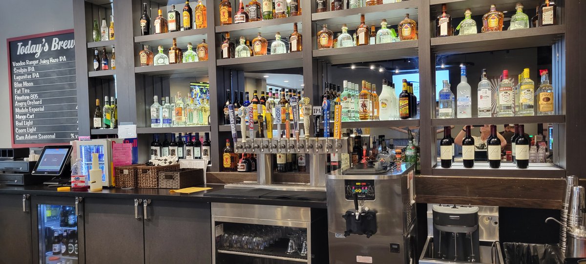 btraphan's tweet photo. @redrobinburgers @alvinDelloro is getting B's birthday celebration going at @redrobinburgers including a round of top shelf Vodka for the house, but unfortunately @JimRome probably won't be joining the party as it looks like they don't have @DonJulio 1942. https://t.co/sM1KmRDLm1