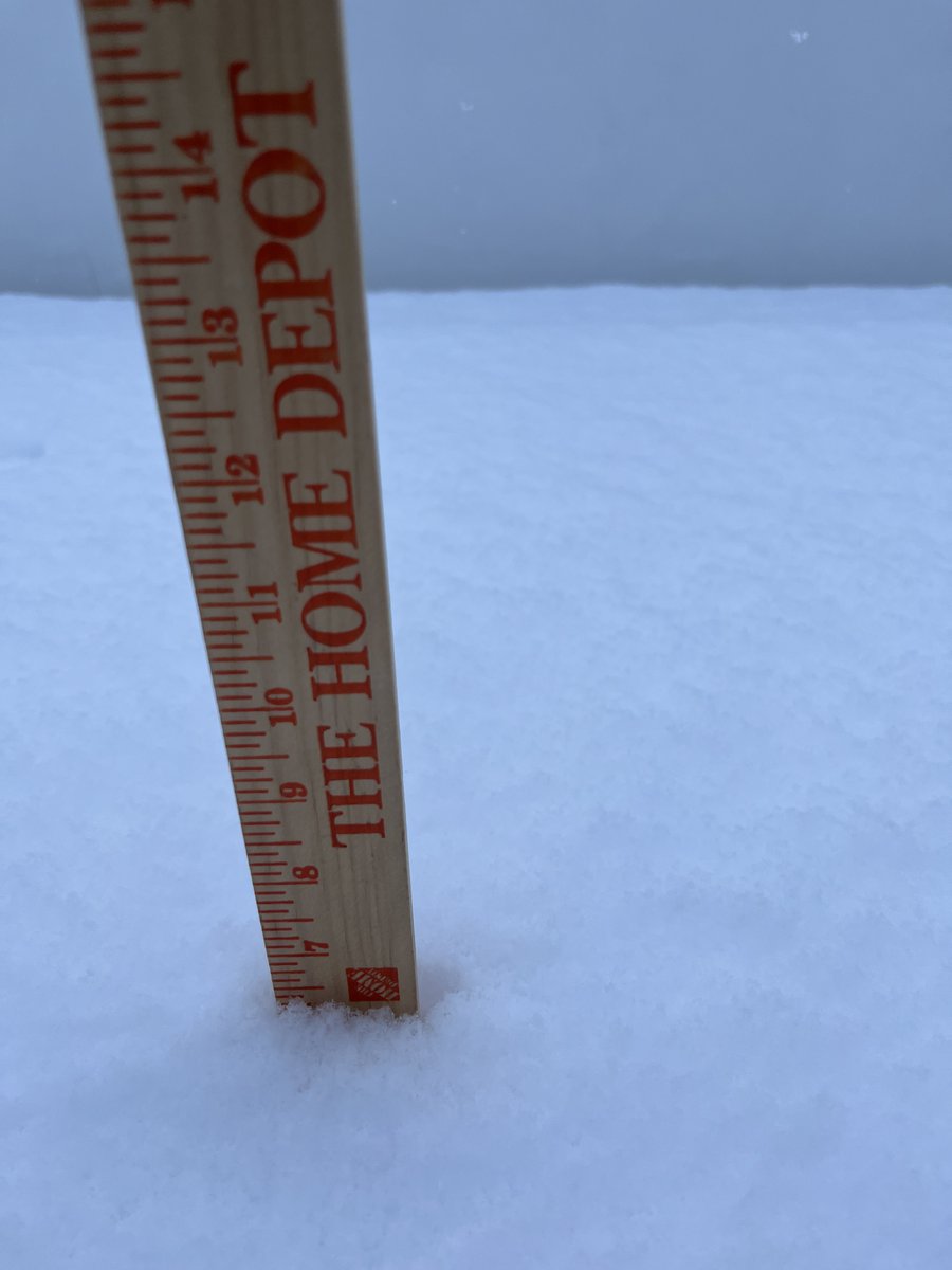 Jewyorican's tweet photo. Not bad and we still have some flurries https://t.co/b1TjtOFqha