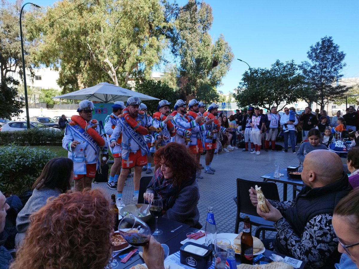 Aquí estamos con los <a href="/murgaEmeterios/">Murga Los Emeterios</a> vaya día bueno estamos echando <a href="/NamNamPotiPoti/">Poti Poti</a> <a href="/CarnavalMLG/">Carnaval de Málaga</a>