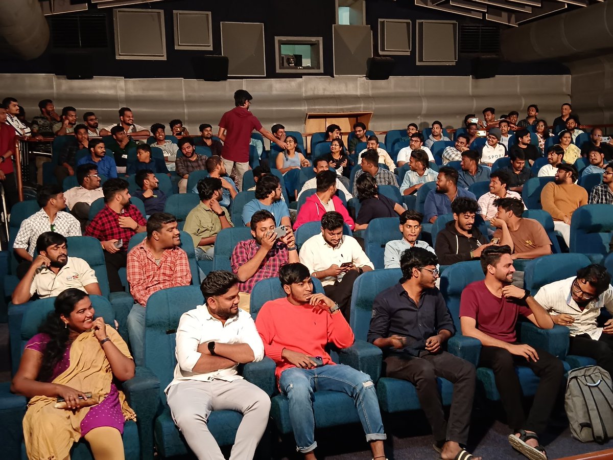 18fMovies's tweet photo. #OoruPeruBhairavaKona
A Magical entertainer team interacting with #memers meet in #PrasadLab Hyderabad.
@sundeepkishan
@VarshaBollamma
@KavyaThapar
@AKentsOfficial
@HasyaMovies
#18fms #18F https://t.co/eyFQeYTQzM