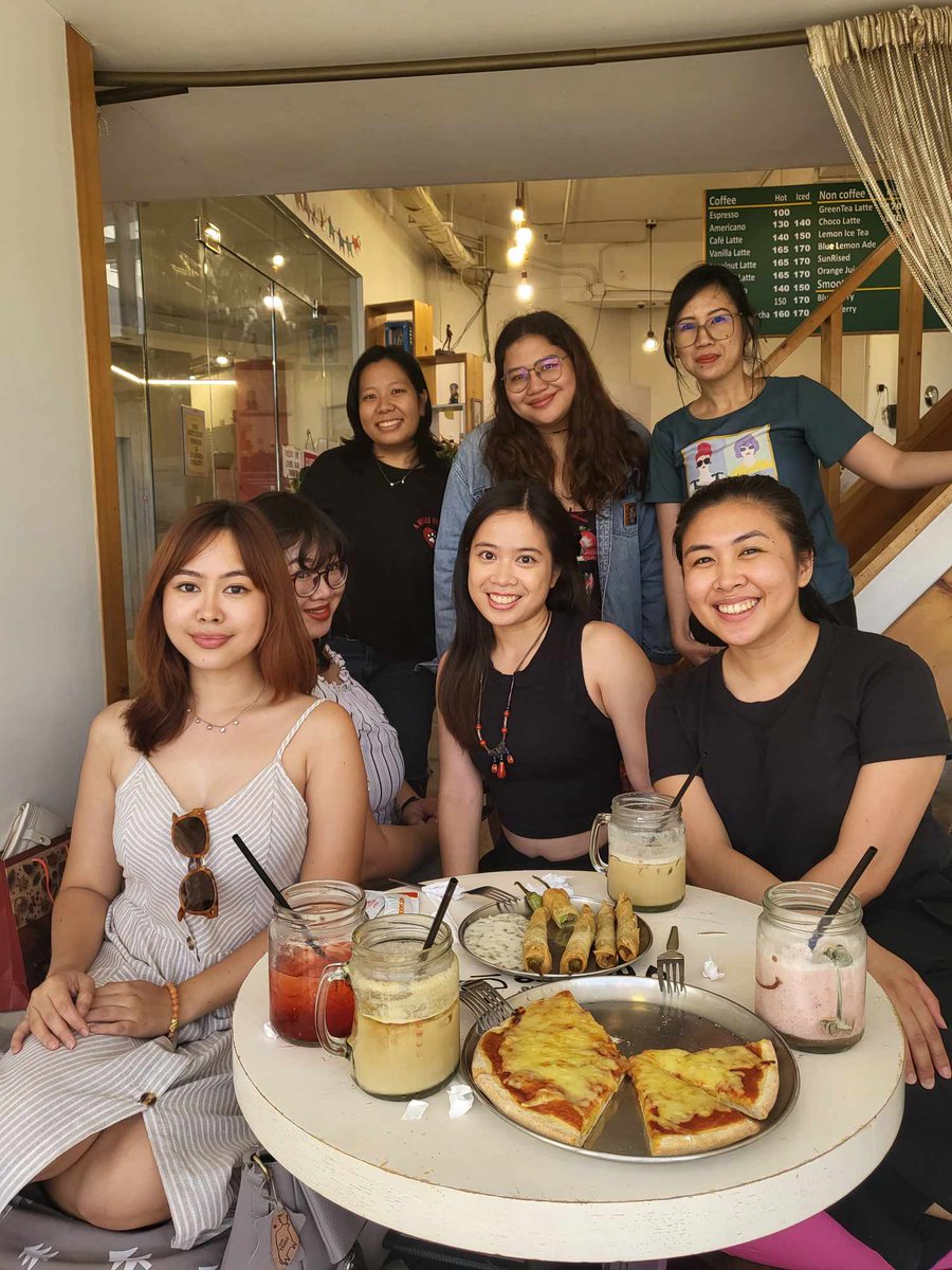 rayjideguia's tweet photo. reunion @ #bltx! verily, i luv these DECL girlies. https://t.co/td6J8VAz8O