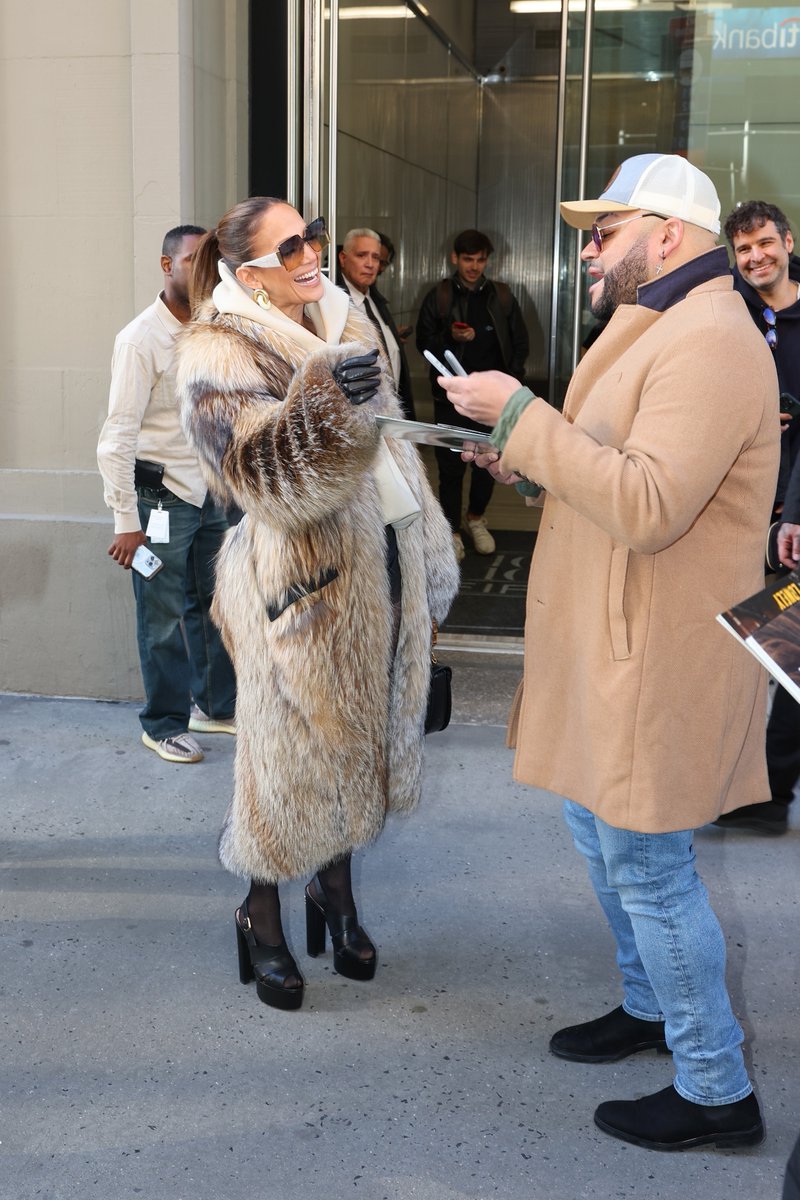JLo Gallery NEW!! tweet media