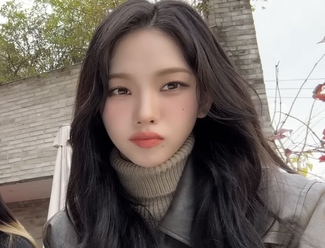 ujiminphoria's tweet photo. Karina is so girlfriend coded https://t.co/tfw20ANq1D