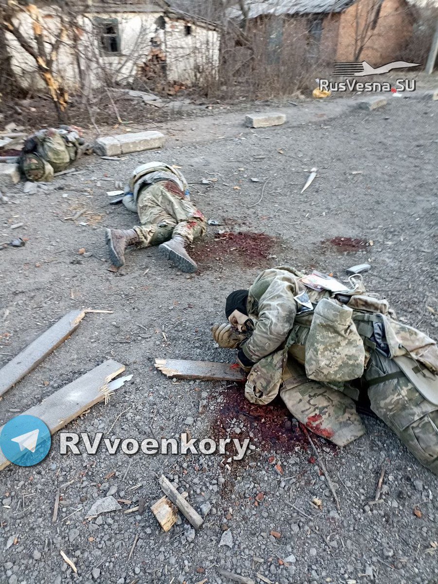 GeromanAT's tweet photo. 🔞Avdeevka is littered with corpses of militants of the Armed Forces of Ukraine and Azov: “🅾️valiant” are clearing the city
Stormtroopers of the 35th brigade, during the cleanup, stumbled upon another group of Azov Nazis who did not have time to escape and destroyed it.
https://t.co/YBAXnW85dr
