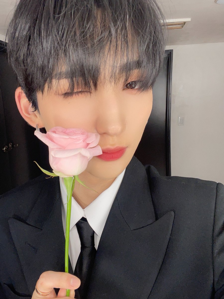 [#ヒョヌ]
日本のファンの皆さんお元気ですか？
皆さん本当に会いたいです🫰

#BXB #비엑스비 #HYUNWOO #현우