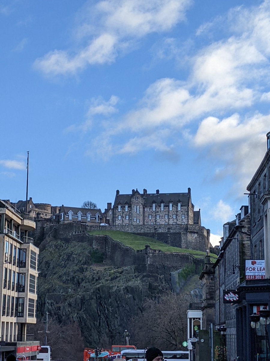 MrsIPrimary's tweet photo. On our way home from a lovely few days in Edinburgh. One of my favourite cities of all time. https://t.co/jXTJoHZk5A