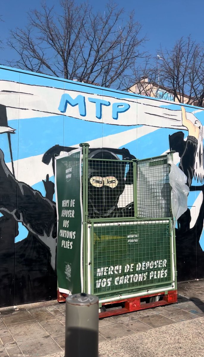 DidierJau's tweet photo. 🛍️vers un marché de La Plaine plus propre, qui trie ses déchets ! 
Lancement ce matin du dispositif avec @SophieCamard, @olivia_fortin maires des 1/7 et 6/8, @cjuste13 adjointe au maire chargée de l’environnement et @Cazzola16  chargé des marchés forain. 
Marseille avance ! https://t.co/62aQc5oNB7