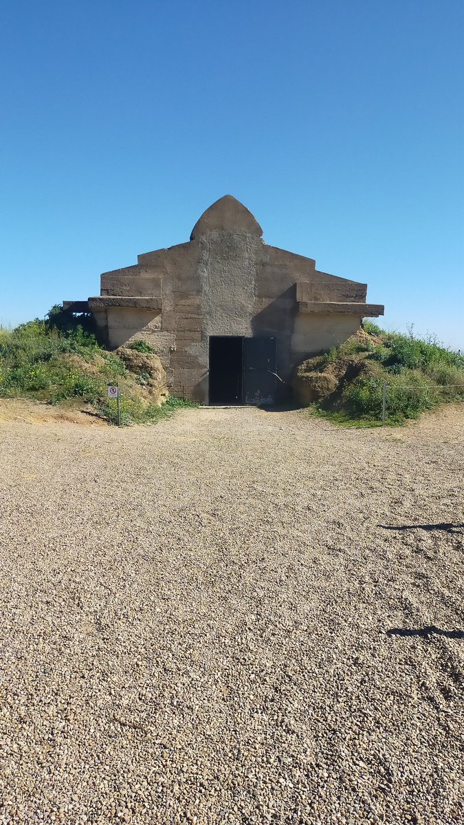 apfiguereo's tweet photo. Interesantísima visita al conjunto megalítico de #ValencinadelaConcepción para los socios de @HispaniaNostra, en especial el #tholos de La Pastora https://t.co/fSL2a2aEyp