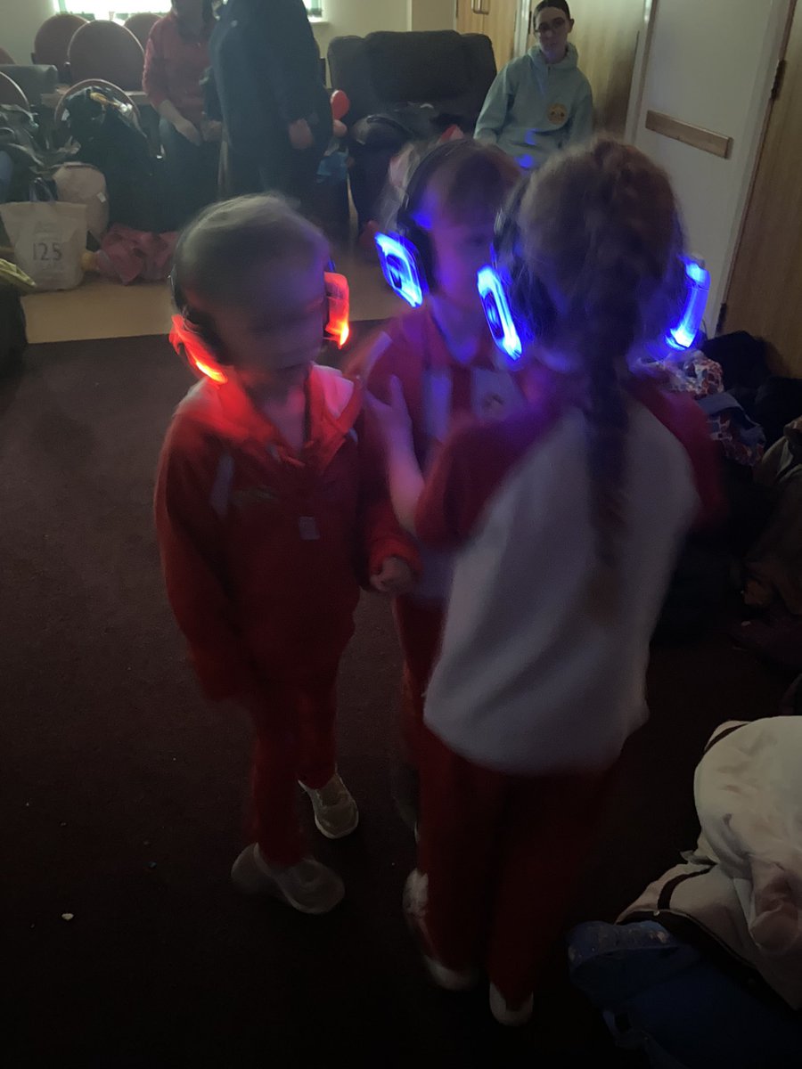 HowwoodGuiding's tweet photo. Silent disco @GirlguidingRen @GirlguidingScot @ArdgowanHospice #RenFriends2024 https://t.co/Hqsp7xaq0g